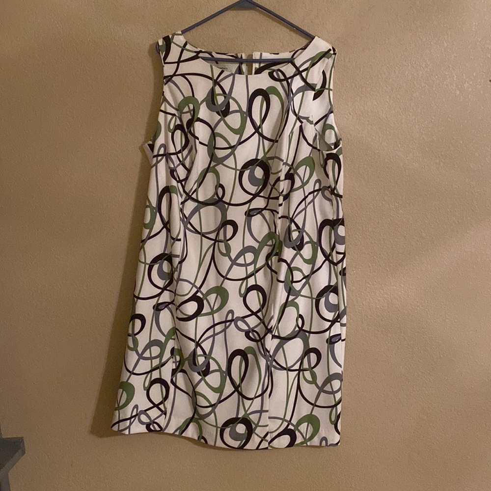 Women’s “Dress Barn “ Plus Size 20. Sleeveless MIDI Dress. Zipper back.